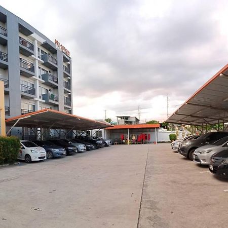 Room 9 Residence Pluak Daeng Exterior foto
