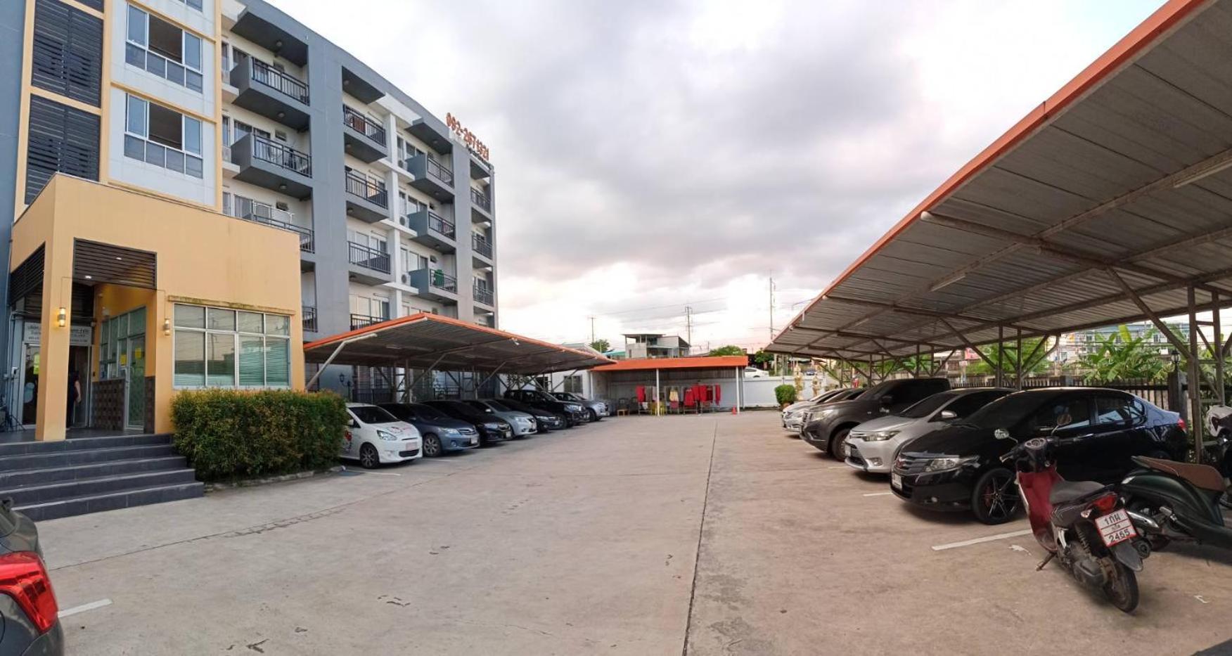 Room 9 Residence Pluak Daeng Exterior foto