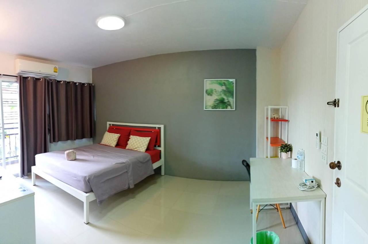 Room 9 Residence Pluak Daeng Exterior foto