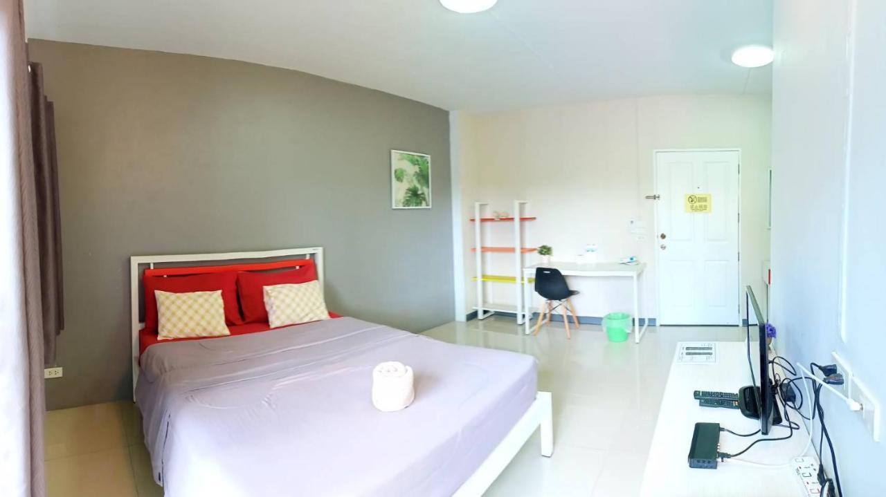 Room 9 Residence Pluak Daeng Exterior foto