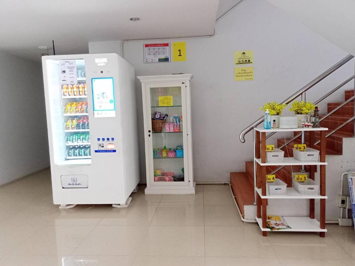 Room 9 Residence Pluak Daeng Exterior foto