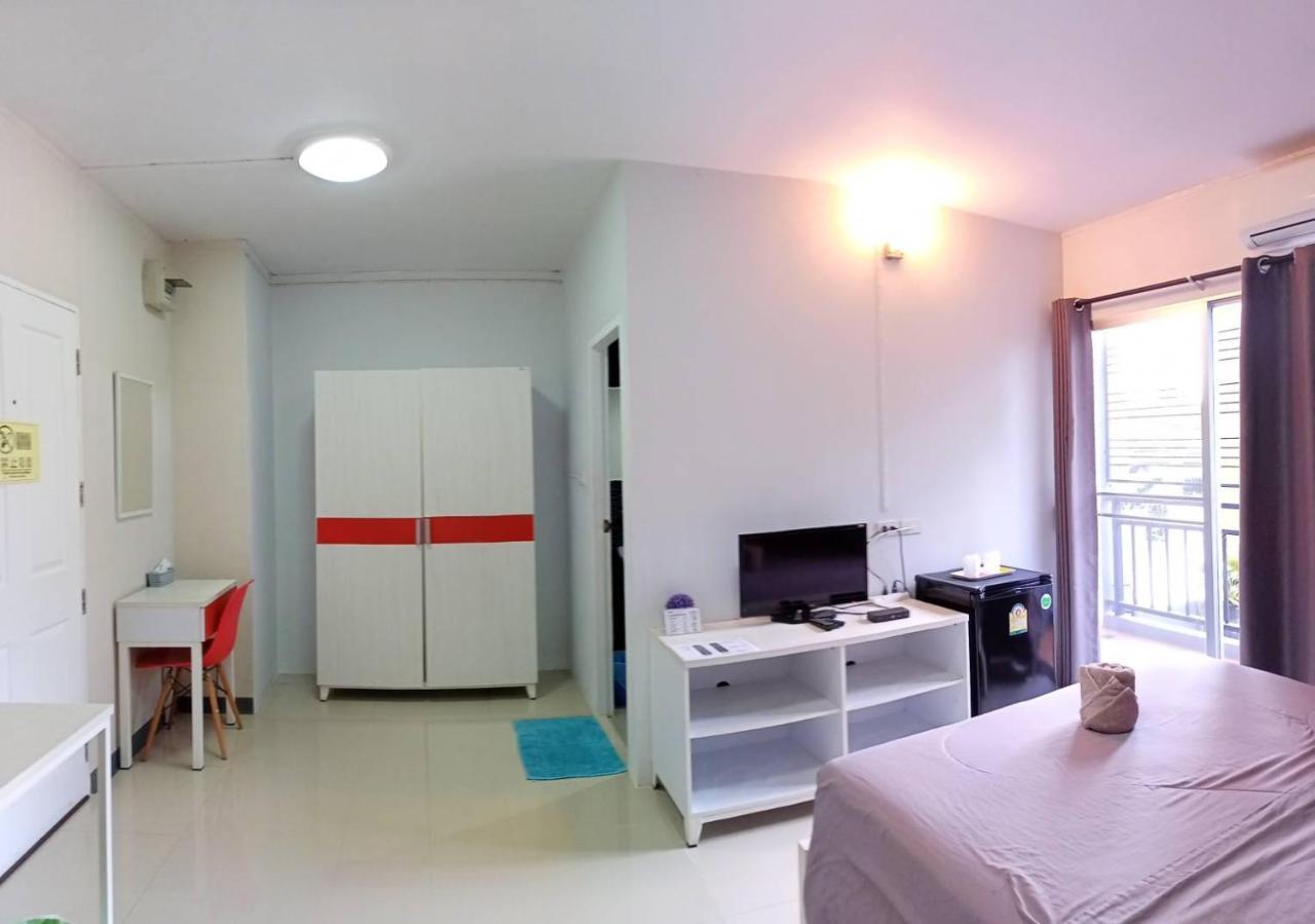 Room 9 Residence Pluak Daeng Exterior foto