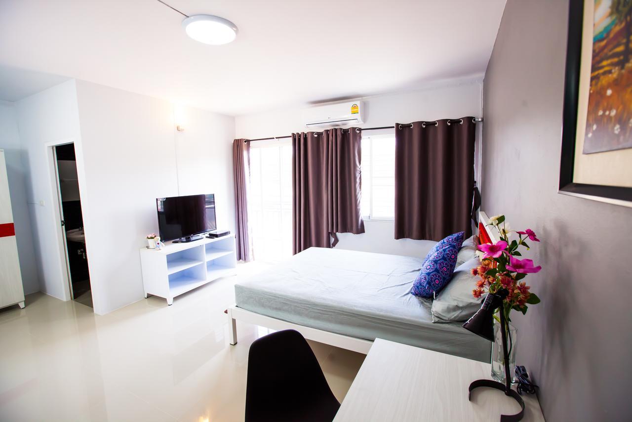 Room 9 Residence Pluak Daeng Exterior foto